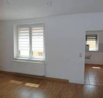 Hübsche Familienwohnung mit Laminatboden und Badewanne * ruhige Lage mit Gartenblick - Riesa Weida