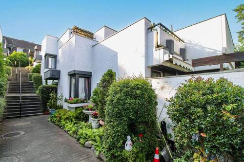 Aussenansicht - Wohnen im Erdgeschoss mit uneinsehbarer, großzügiger Terrasse und Garten