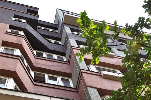 Hausansicht - Familienwohnung in Ku´damm Nähe!