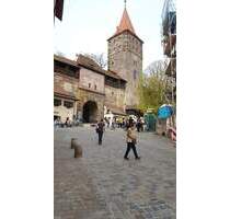 Albrecht-Dürer-Straße: Tolle helle Wohnung direkt unterhalb der Nürnberger Kaierburg