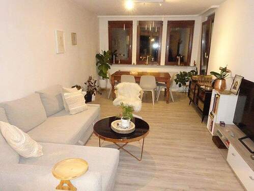 Offener Wohnbereich mit Balkon - 2 Zimmer Etagenwohnung zur Miete in Nürnberg