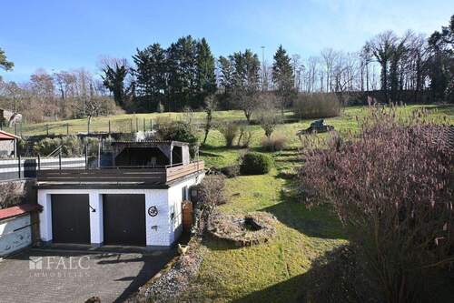 Blick-Garten+Garage - 