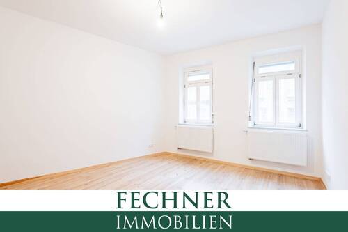 Wohnzimmer - Renovierte 2,5 Zimmer-Altbauwohnung in der Ingolstädter Altstadt verfügbar zum 01.05.2026!