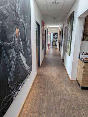 Flur zu Büro's.jpg - 