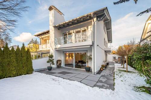 Hausansicht - 5 Zimmer Doppelhaushälfte in München