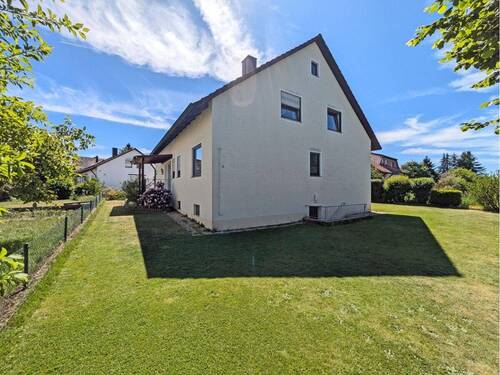 Garten - 8 Zimmer Mehrfamilienhaus, Wohnhaus zum Kaufen in Hirschau