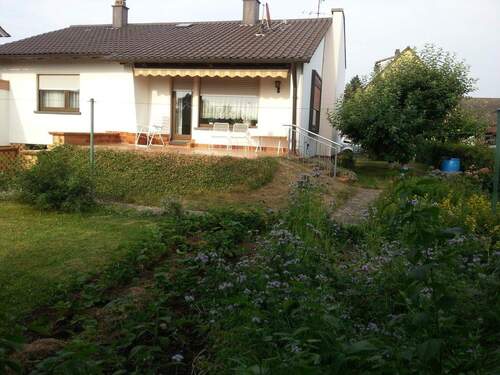 Blick auf die Terrasse - 4 Zimmer Einfamilienhaus zum Kaufen in Durmersheim
