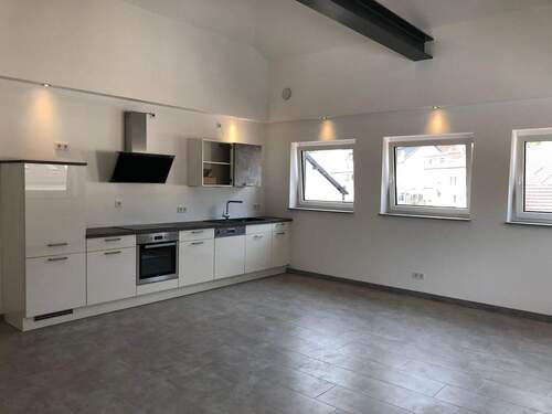 Einbauküche inkl. - Helle, freundliche Dachgeschosswohnung mit Balkon in Mettlach zu vermieten