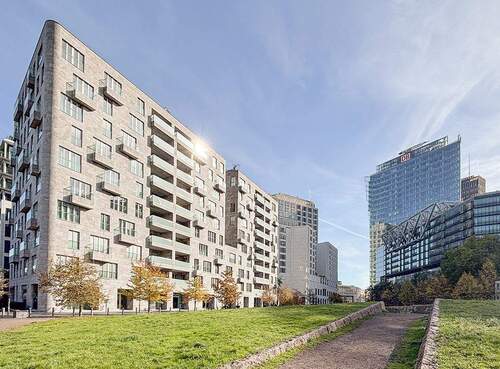 Hausansicht - Eleganz pur: Großzügige Wohnung in unverwechselbarer Chipperfield-Architektur