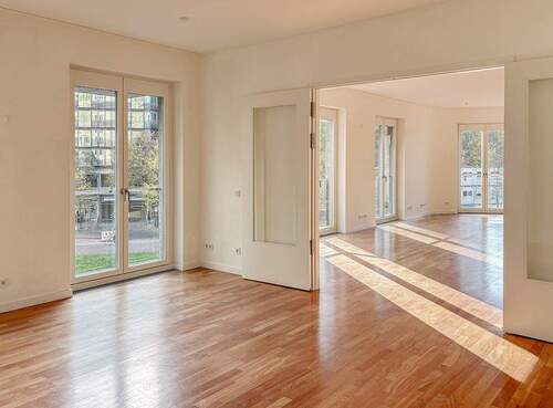 Blick von Zimmer 2 zu Zimmer 3 - 4 Zimmer Etagenwohnung in Berlin