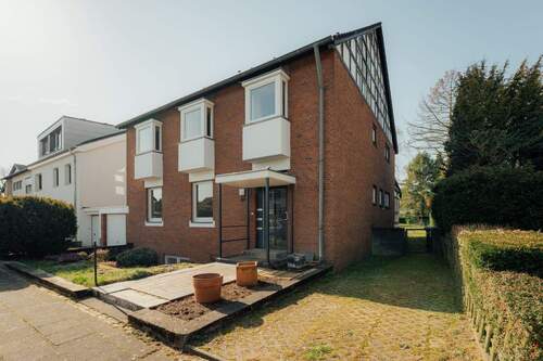 Hauseingang - 1 Zimmer Mehrfamilienhaus, Wohnhaus in Bergisch Gladbach