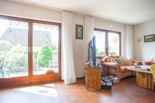 Wohnen/Austritt Terrasse - 6 Zimmer Doppelhaushälfte zum Kaufen in Möhrendorf