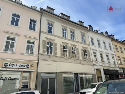Außenansicht - Kernsanierte, lichtdurchflutete 4 Zimmerwohnung mitten in Wiesbaden.