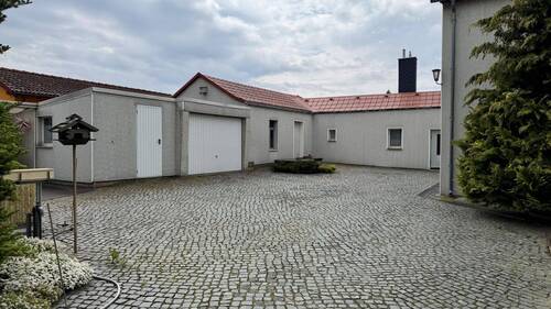 Garage und Hof - 