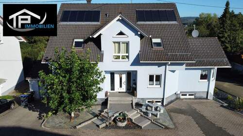 01 Hauptbild Front - *RESERVIERT* Ihr Zuhause in Theley - hochwertiges Wohnhaus mit traumhaftem Garten
