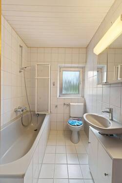 Badezimmer Bad 1 OG.jpg - 