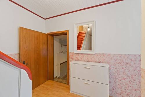 Flur EG 1.jpg - Einfamilienhaus mit 275,50 m&sup2; in Dormagen zum Kaufen