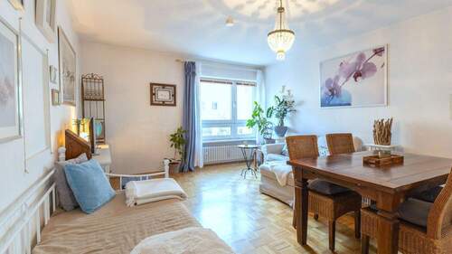 Zimmer - Großzügige 2-Zimmer-Wohnung mit Südbalkon in der oberen Au