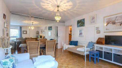 Zimmer mit Einbauschrank - 2 Zimmer Etagenwohnung zum Kaufen in München