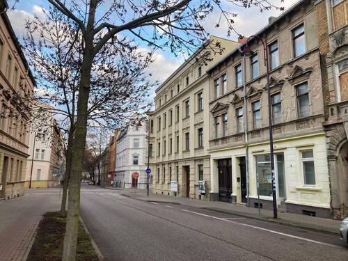 Nachbarbebauung - Mehrfamilienhaus, Wohnhaus mit 186,00 m&sup2; in Köthen (Anhalt) zum Kaufen