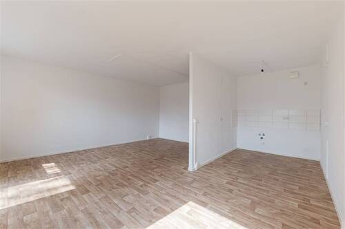 offene Küche - 2 Zimmer Etagenwohnung zur Miete in Chemnitz