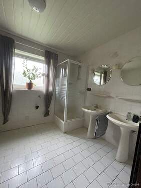 Bad EG - 6 Zimmer Einfamilienhaus in Berne