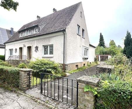 Außenansicht mit Zufahrt - 