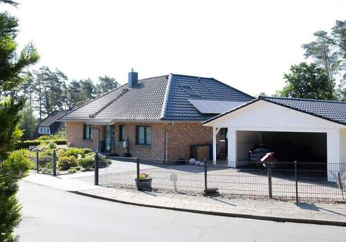mit Doppelcarport - 