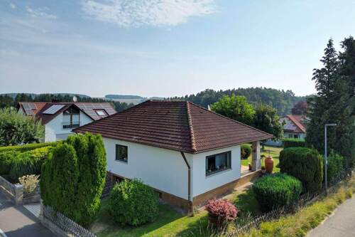 Luftbild - Einfamilienhaus mit 120,00 m&sup2; in Amberg-Fuchsstein zum Kaufen