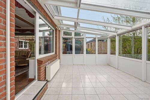 Blick in den angrenzenden Wintergarten - 