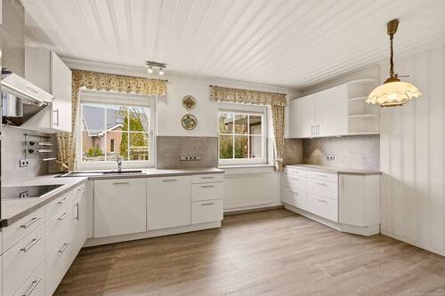 Küche mit Blick in den Garten - 