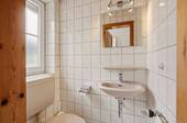 Gäste-WC im Eingangsbereich - 