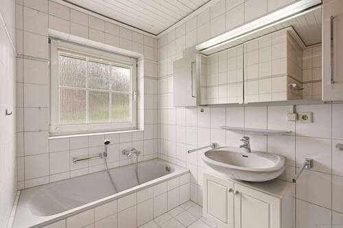 Vollbad mit Wanne und Dusche - 