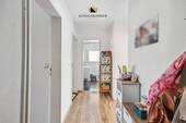 Flur - Gepflegte Wohnung mit Balkon & Stellplatz - fußläufig zu Zentrum, Schule & Einkauf