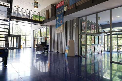 Foyer mit Cafeteria - 