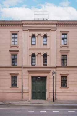 Hausansicht - Exklusive Galerie-Wohnung in Parknähe mit 2 Terrassen & Wintergarten