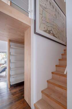 Treppe zur Galerie - 