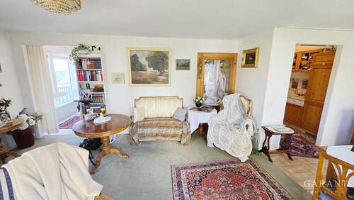 Wohnzimmer - 4 Zimmer Etagenwohnung in Stuttgart