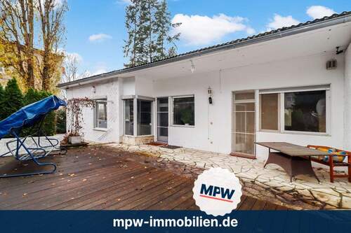 Terrasse - sehr großzügige Wohnung: mit 1.700 m² Gartenanteil & Potenzial zum verwirklichen