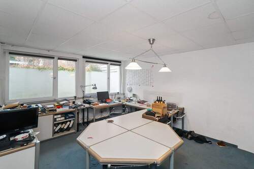 Büro im Keller - 