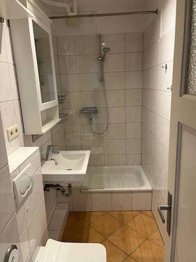 Duschbad.jpg - Etagenwohnung mit 45,20 m&sup2; in Hamburg zur Miete