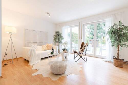 Offener Wohn- und Essbereich - 4 Zimmer Doppelhaushälfte zum Kaufen in Glashütten