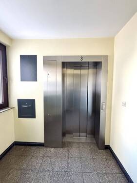 Fahrstuhl bis in die 3. Etage - 