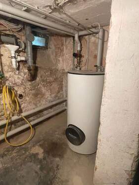 FH548_Keller mit Warmwasserspeicher - 