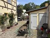 Innenhof mit Blick auf die Remise - 