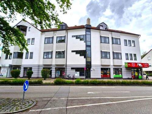 Gebäudeansicht - attraktive Büroräume mit Parkplätzen!