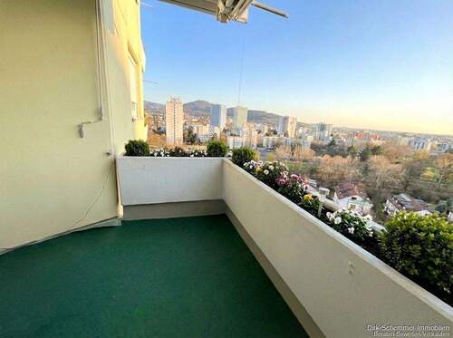 Balkon (mit KI bearbeitet) - 3 Zimmer Etagenwohnung zum Kaufen in Freiburg im Breisgau