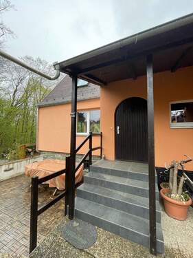 Haupteingang - 4 Zimmer Einfamilienhaus zur Miete in Niederwiesa