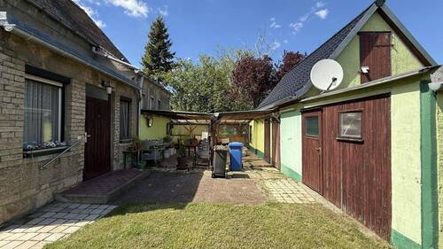 Blick in den Hofbereich - 5 Zimmer Einfamilienhaus in Freyburg