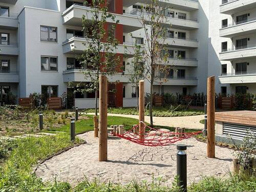 Spielplatz - 4 Zimmer Etagenwohnung in Frankfurt am Main / Gallusviertel
